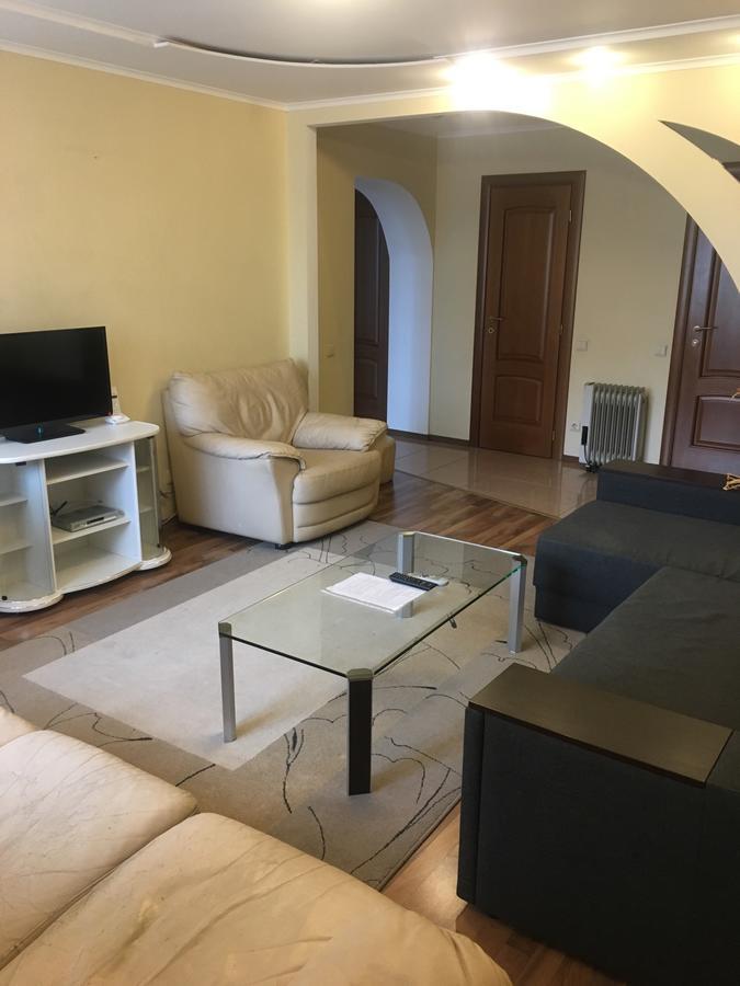 Hotel Service Predslava On Antonovicha Street キエフ エクステリア 写真